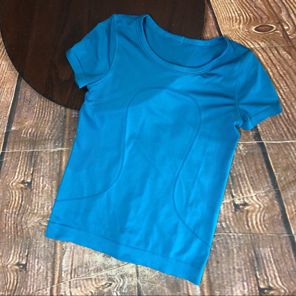 Lululemon Run Swiftly Tech T Shirt Size 6 Blue